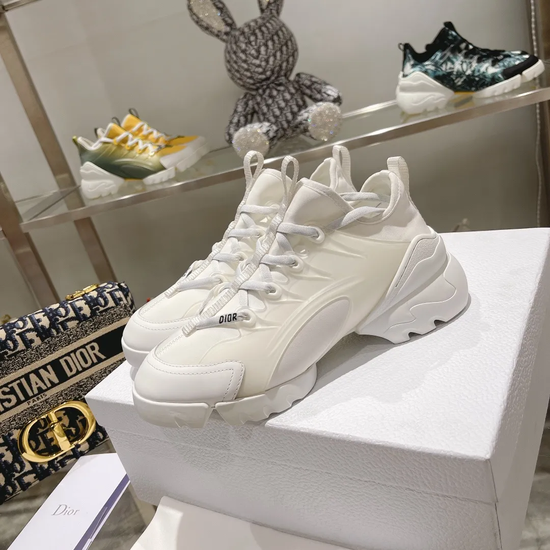 👟👟Ex-factory price👟👟Ex-factory price 460👟👟 Dior sports dad shoes, your ideal high-end quality customization, a new product created by Crusie “J’ADI*R” at the first major show of Paris Fashion Week‼ ️Molded from the original board, all details are welcome to be appraised and compared 🔥 Upper: Original imported customized Lycra surface with soft silk cowhide Inner: soft, comfortable and breathable Foot pads: cowhide injection molded feet, original molded color matching Logo webbing Original molded 3D film combination Original molded anti-slip combination outsole! Original packaging consistent! Number of yards: 35-41 yards (custom-made sizes 41 are non-refundable)
